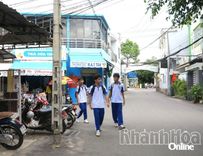 Trụ viễn thông trên đường Miếu Bà xuống cấp, không an toàn